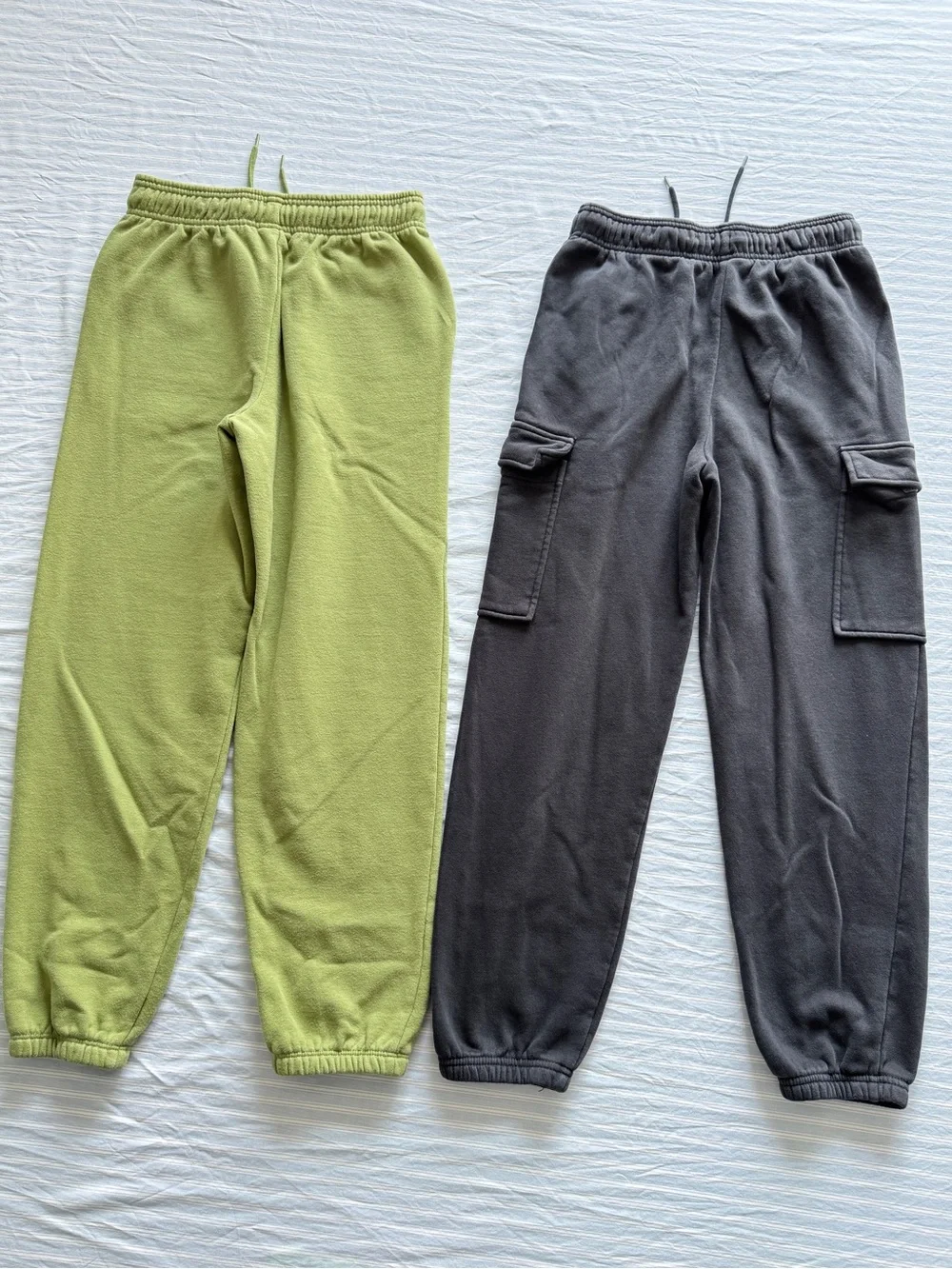 Bundle: 2 Pairs of Boys' Gap Pants (Green Sweatpants & Cargo Joggers) Size XL